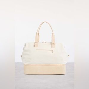 NWOT Beis The Convertible Weekender